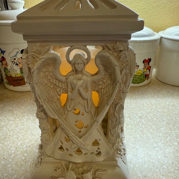 Worldwide Home  Angel Flameless Candle Holder Lantern LED Lighted Candle - Picture 3 of 11